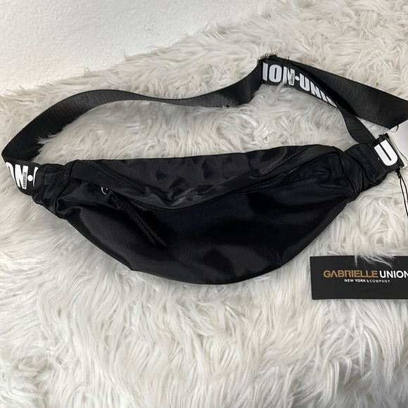 NEW YORK & COMPANY GABRIELLE UNION FANNY PACK BLACK & WHITE NEW - Picture 1 of 8
